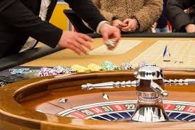 kikototo link platform dashboard showing live dealer, slots, esports, and sports sections